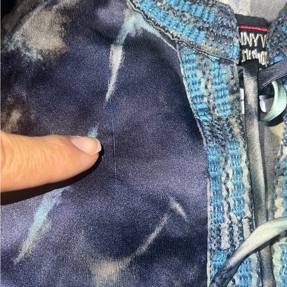 Johnny was MOONLIGHT TIE DYE V-NECK BLOUSE - Picture 10 of 10